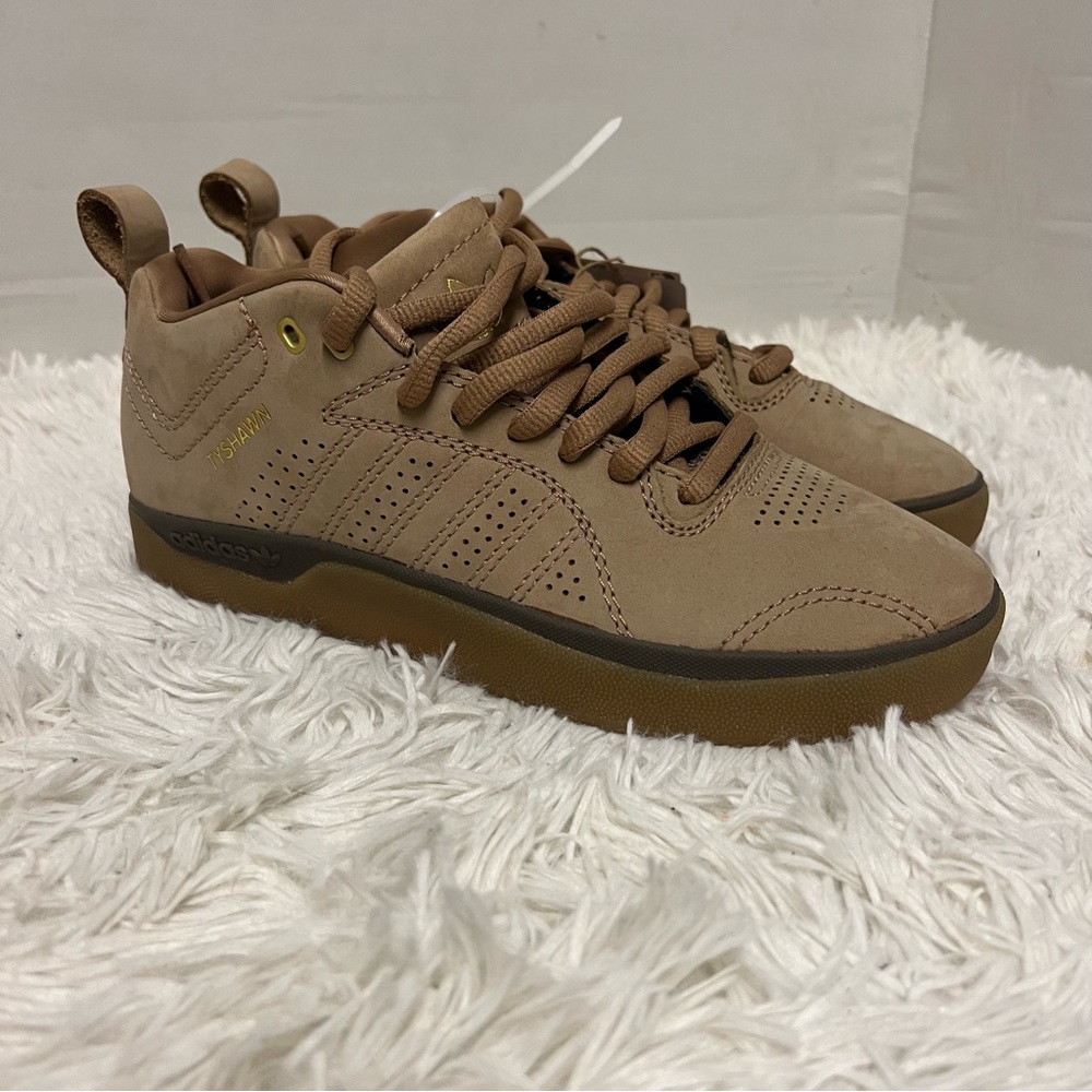 Brand new Adidas tyshawn jones shoes h04928 sz 6 suede